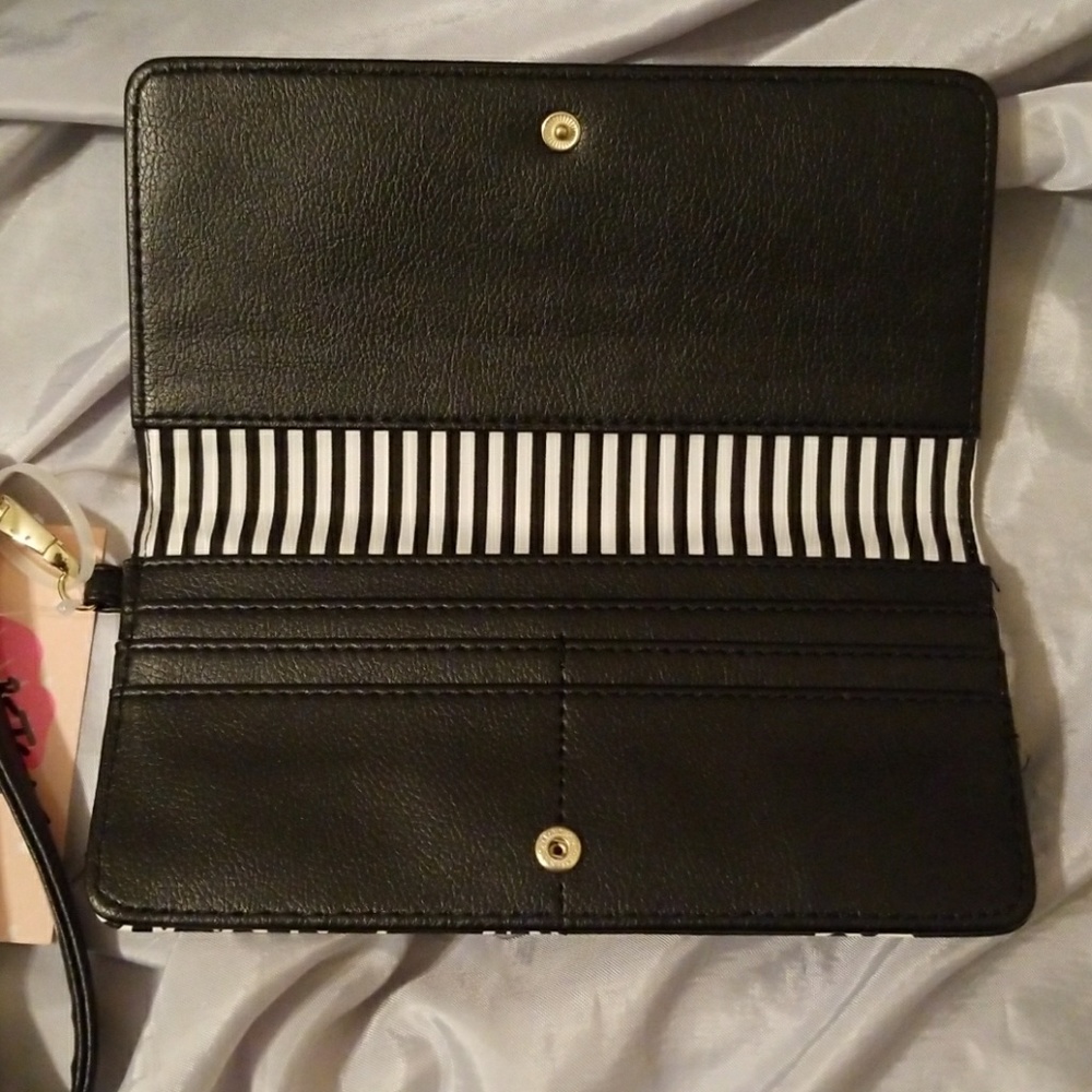 Betsey Johnson wristlet wallet - Picture 3 of 4